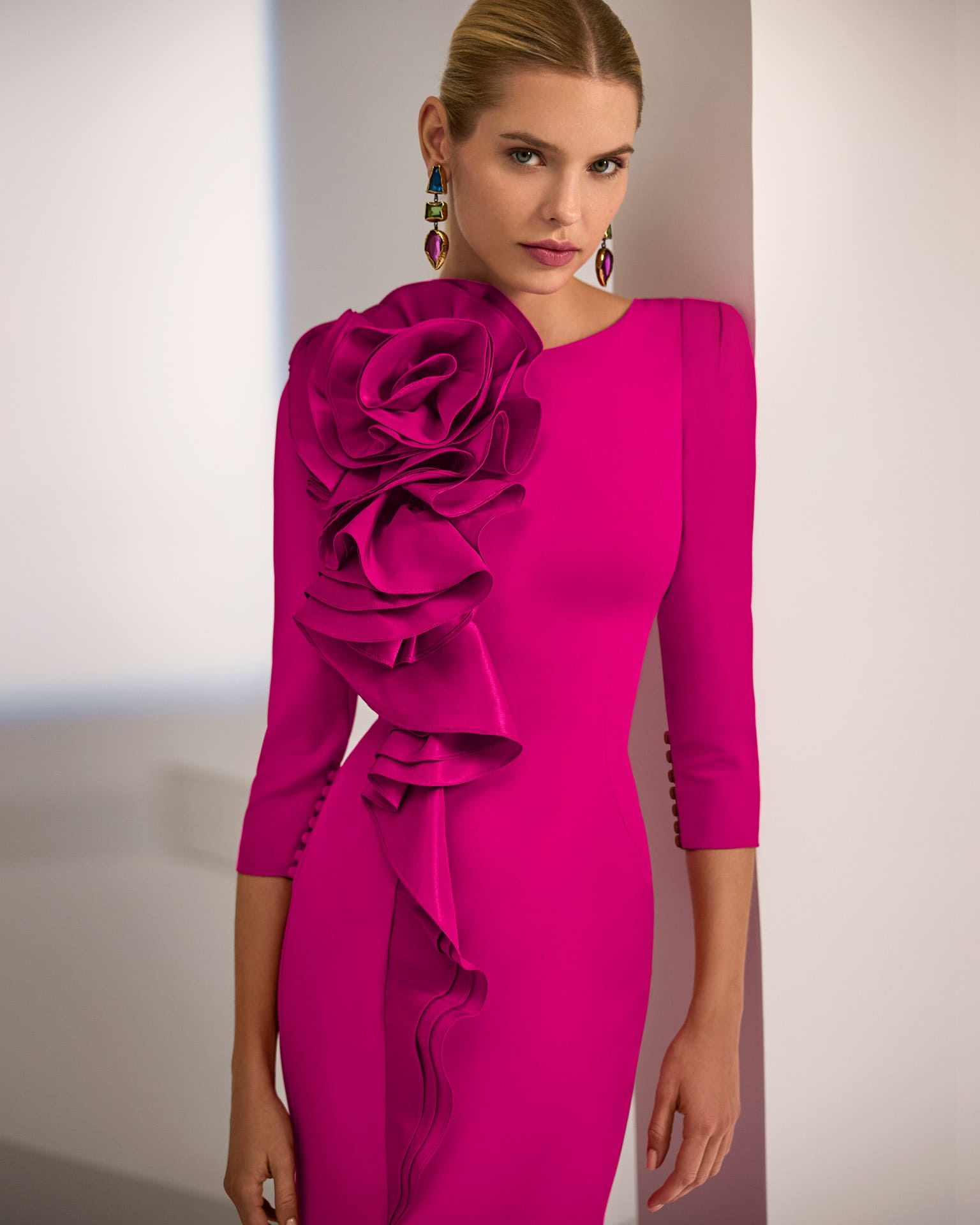 Vestido largo de crepé con escote barco