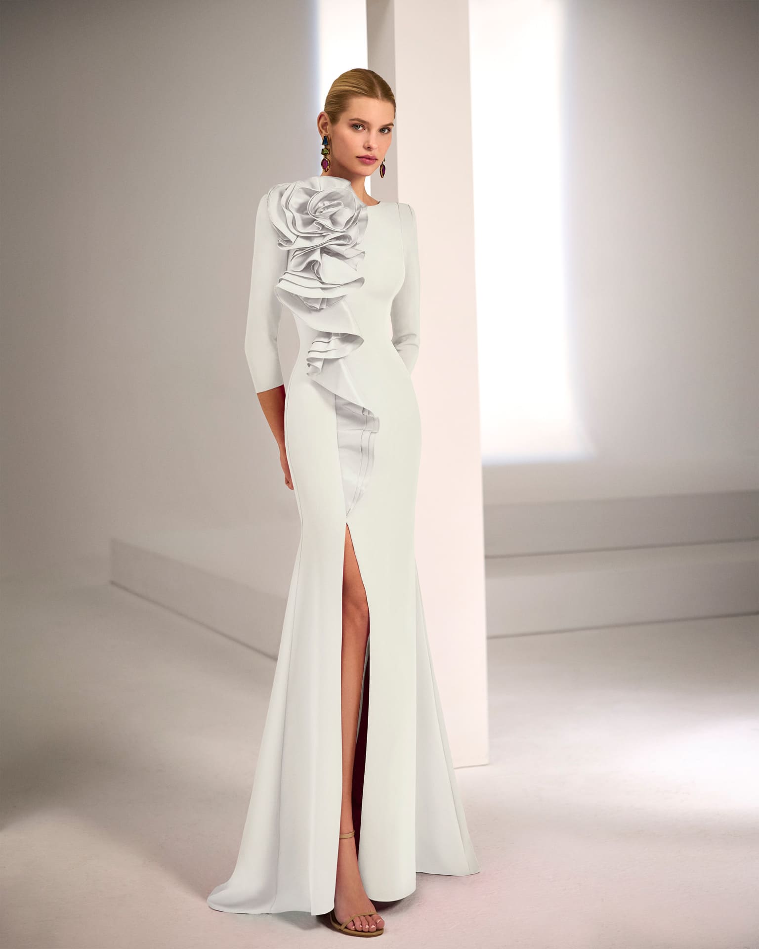 Vestido largo de crepé con escote barco