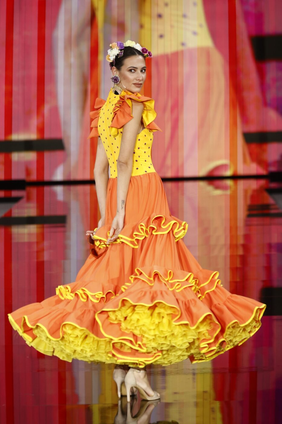 Traje de flamenca amarillo y naranja canastero