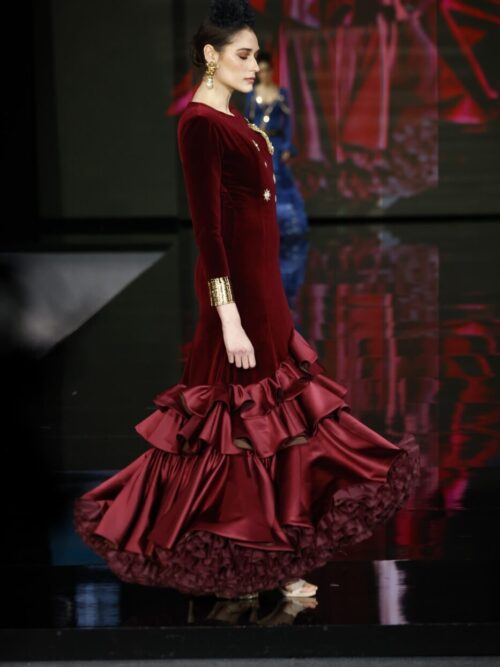 Traje de flamenca burdeos con tafetán bicolor