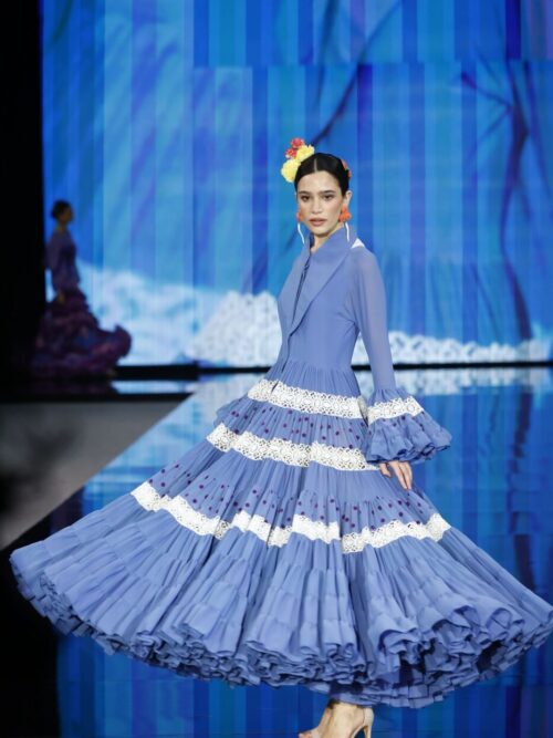Traje de flamenca canastero con lunares fucsia