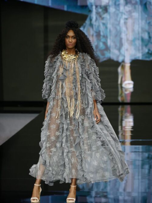 Traje de flamenca de encaje gris transparente