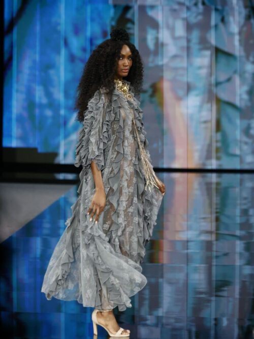 Traje de flamenca de encaje gris transparente