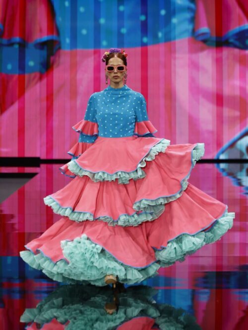 Traje de flamenca verde agua con maxi volantes